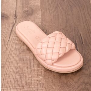 Seychelles Nude Pink 100% Italian leather Braided Slide Sandals. EUC